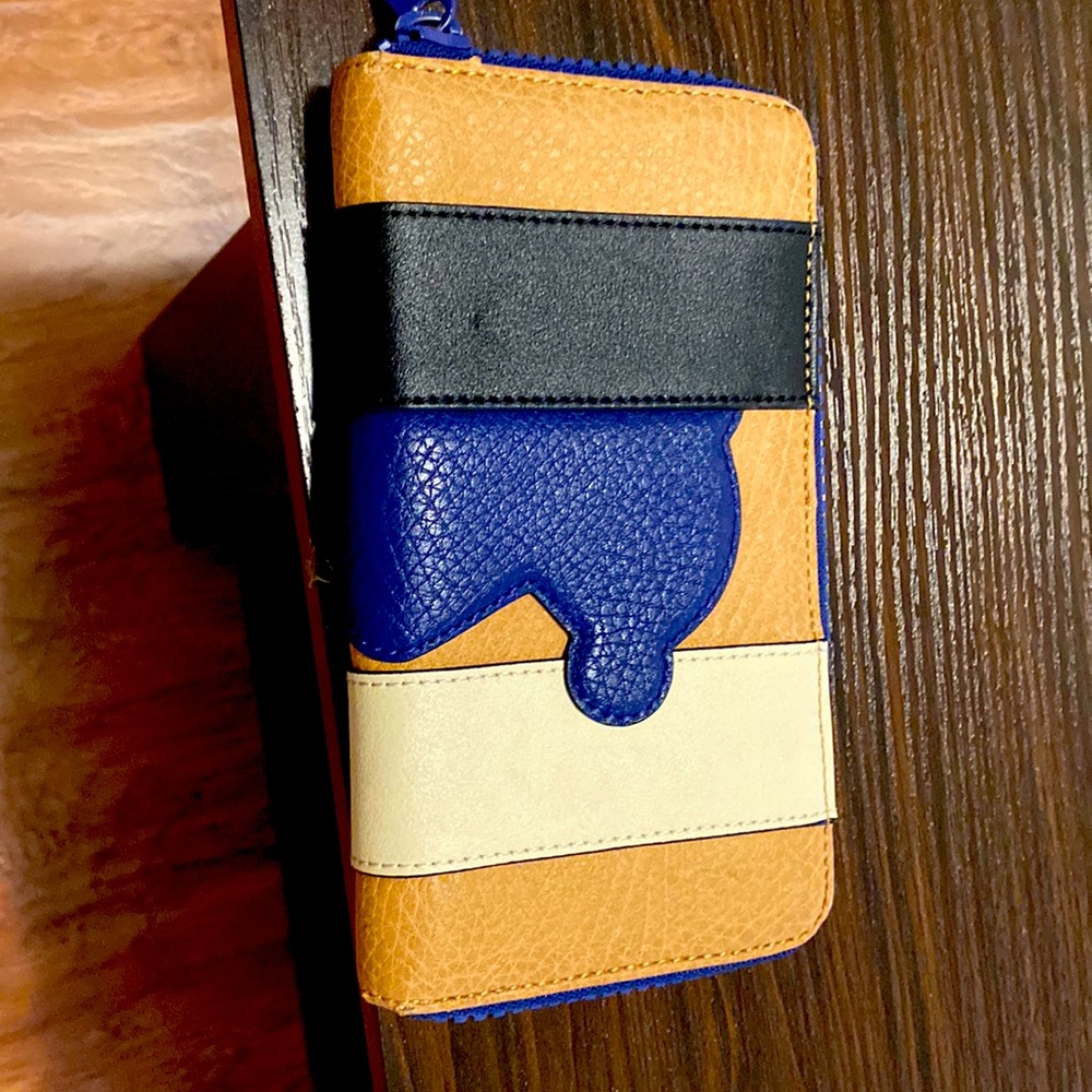 Beautiful TOUs leather wallet.